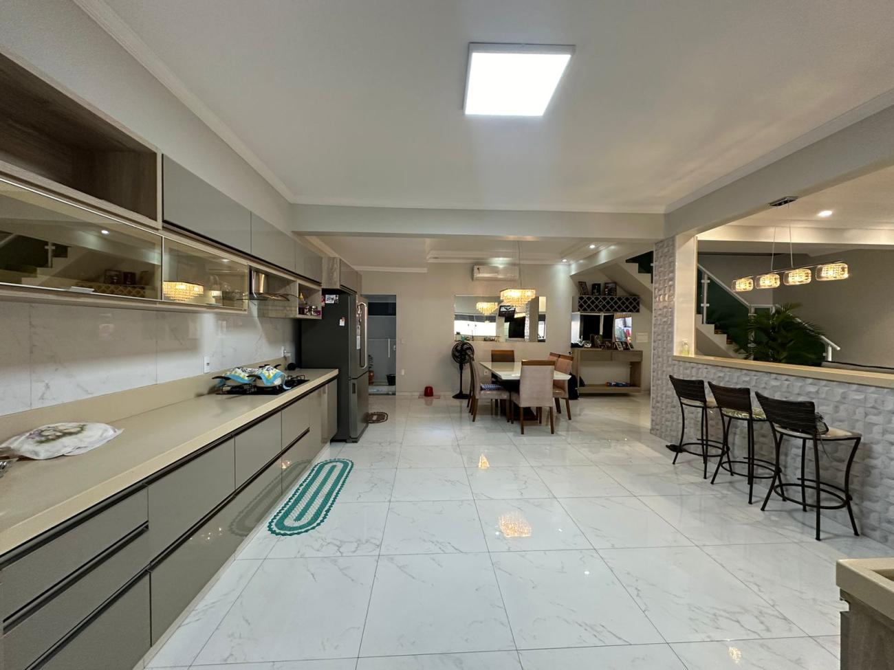 Sobrado, 3 quartos, 290 m² - Foto 2